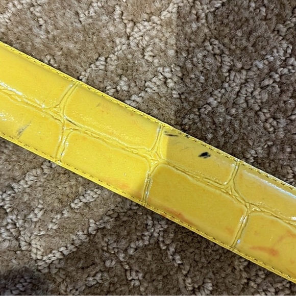 Gucci, vintage belt, yellow strap, and there is a black scratch on it - Picture 7 of 8